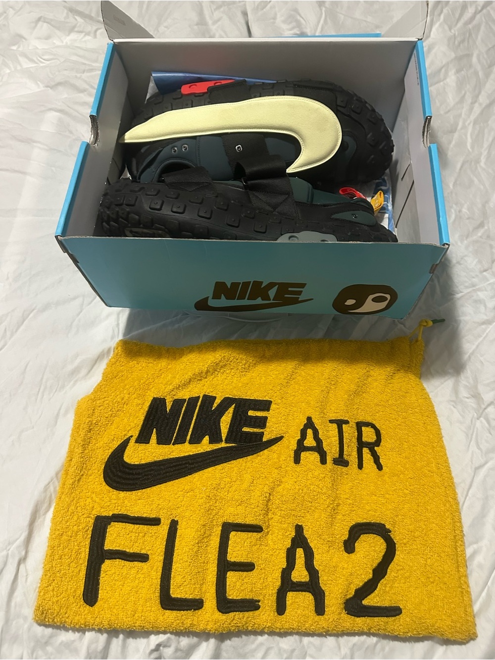 Nike Green Strap Trail Shoe with Black Straps and Yellow Tag - Picture 4 of 10